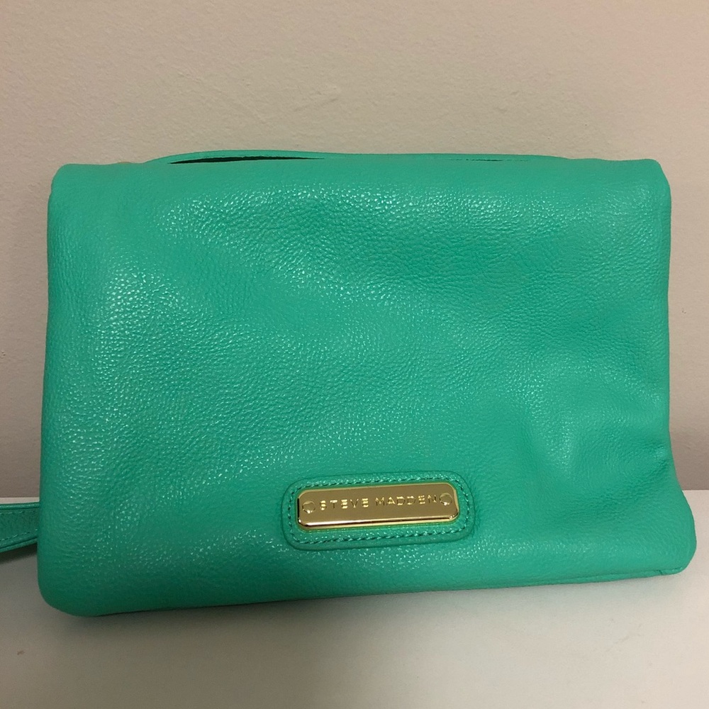 Mint green STEVE MADDEN cross body bag!